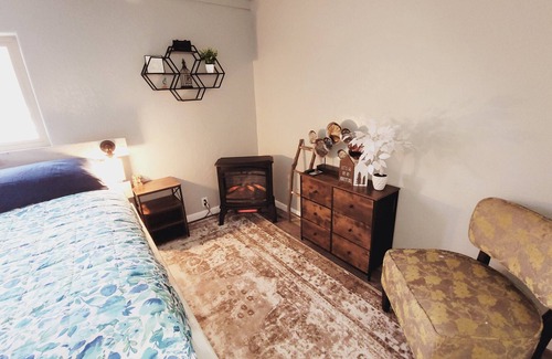 Cascade Apartment | Charming 2-bedroom hotel with indoor fireplace