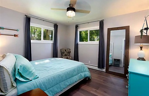 Appleton House | Charming 2-bedroom house in lovely Appleton, only 20 minutes from EAA