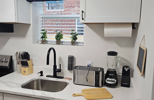 Rosewood House | Charming 2-bedroom house with AC, WiFi in superb Columbia