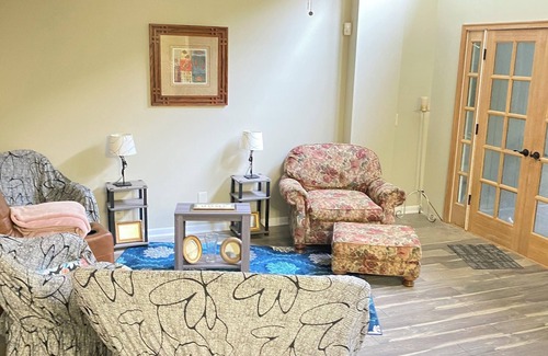 Huntcliff House | Charming 2-bedroom house with AC, WiFi in lovely Columbia