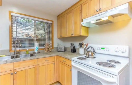 Sunriver House | Charming 2-bedroom house in lovely Sunriver with AC, WiFi