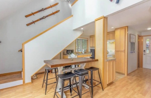 Sunriver House | Charming 2-bedroom house in lovely Sunriver with AC, WiFi