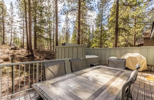 Sunriver House | Charming 2-bedroom house in lovely Sunriver with AC, WiFi