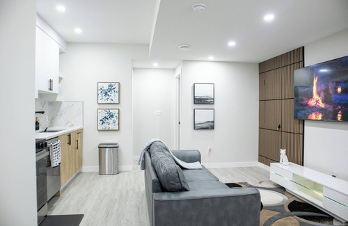 Southwest Calgary House | Charming 2-bedroom house in delightful Calgary with WiFi