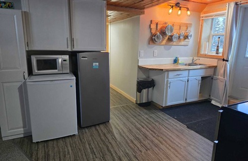 Nipawin House | Charming 2-bedroom house in Nipawin with AC, WiFi, fitness room