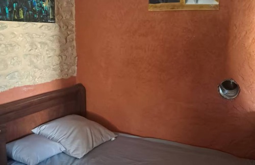 Sagelat House | Charming 2-bedroom house in amazing Sagelat with WiFi