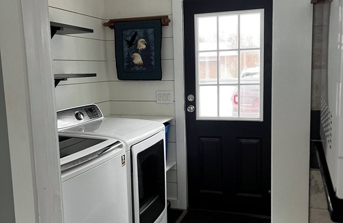 Coldwater House | Charming 2-bedroom house on Lake Lavine