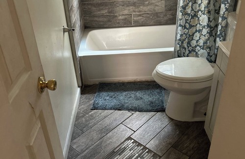 Detroit House | Charming 2-bedroom house with AC, WiFi in brilliant Detroit