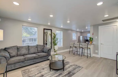 Greater East End House | Charming 2-bedroom house 15min from Downton Houston