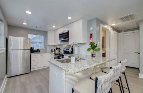 Greater East End House | Charming 2-bedroom house 15min from Downton Houston