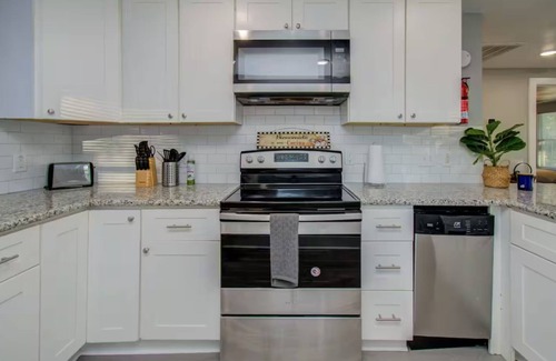 Greater East End House | Charming 2-bedroom house 15min from Downton Houston