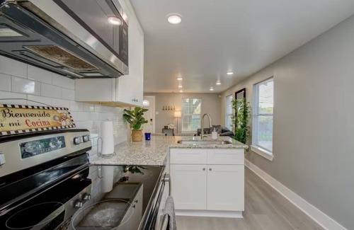 Greater East End House | Charming 2-bedroom house 15min from Downton Houston