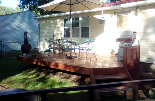 Lake Breeze Park House | Charming 2-bedroom house in delightful Madison with AC