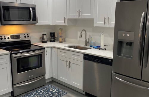 Oak Ridge House | Charming 2-bedroom house in welcoming Orlando with AC and parking.