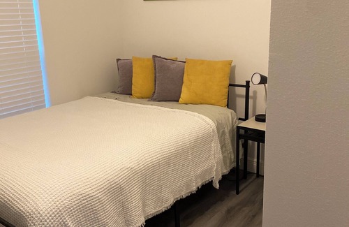Oak Ridge House | Charming 2-bedroom house in welcoming Orlando with AC and parking.