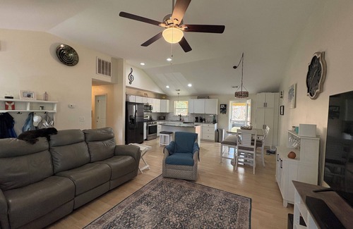 Greenville - Spartanburg House | Charming 2-bedroom house in wonderful Taylors with AC, WiFi