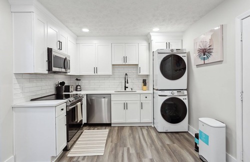 Athens House | Charming 2-bedroom house in Athens I Full Bathroom I Fully Remodel