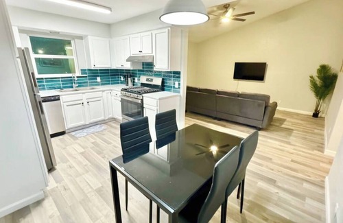 McNeil House | Charming 2-bedroom house in Austin with AC