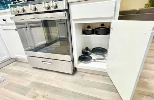 McNeil House | Charming 2-bedroom house in Austin with AC