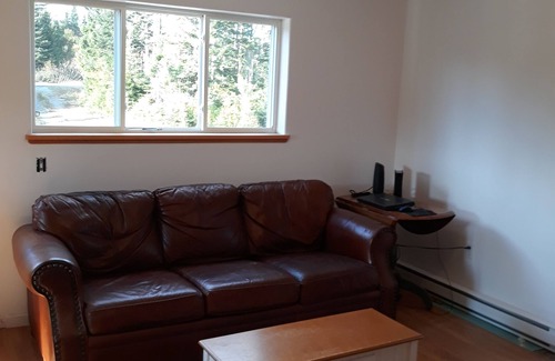 Cutler House | Charming 2-bedroom house in lovely Cutler with AC