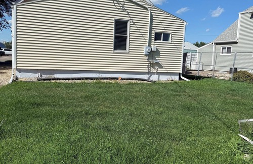 Harvey House | Charming 2-bedroom house in picturesque Harvey with AC