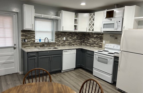 Macon House | Charming 2-bedroom house in beautiful Macon with AC, WiFi