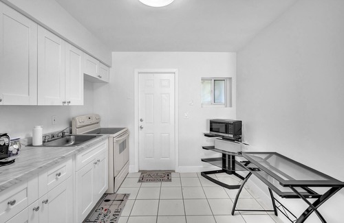 West Little Havana House | Charming 2-bedroom house in amazing Miami with AC