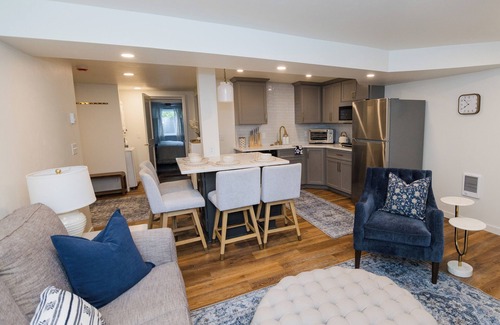 Neenah House | Charming 2-bedroom house in Neenah near Lake Winnebago