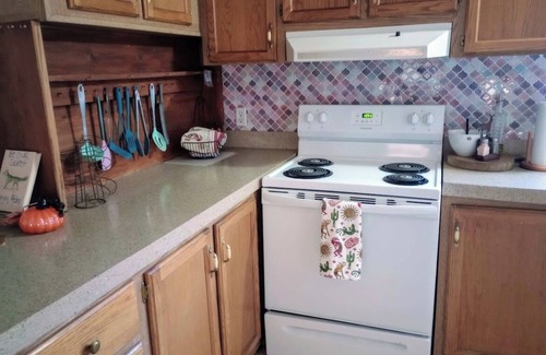 Oatman House | Charming 2-bedroom house with AC, WiFi in welcoming Oatman