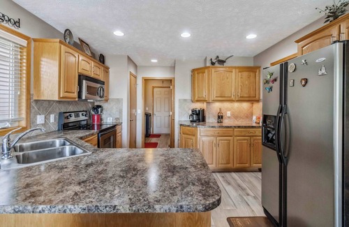 Omaha House | Charming 2-bedroom house in lovely Omaha with AC, WiFi.