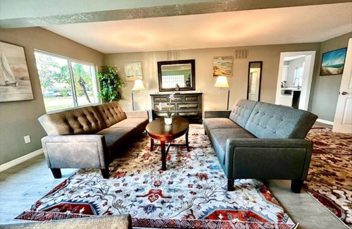 Southside Rural Community House | Charming 2-bedroom house in Ruskin with WiFi and AC