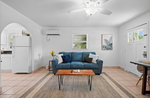 Stuart House | Charming 2-bedroom house with WiFi, AC in awesome Stuart