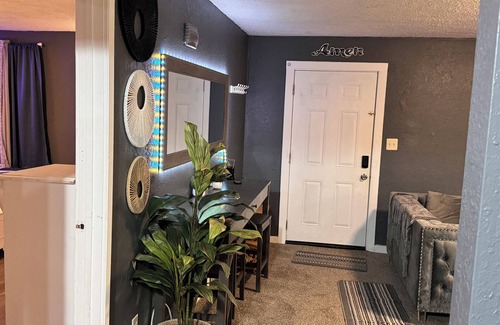 Tulsa House | Charming 2-bedroom house with AC, WiFi in awesome Tulsa! 5 minutes from the BOK!