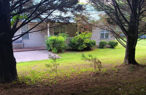 Vonore House | Charming 2-bedroom house in delightful Vonore with AC
