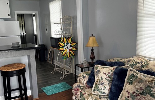 Wilson House | Charming 2-bedroom house in Wilson with Central Heating & Cooling