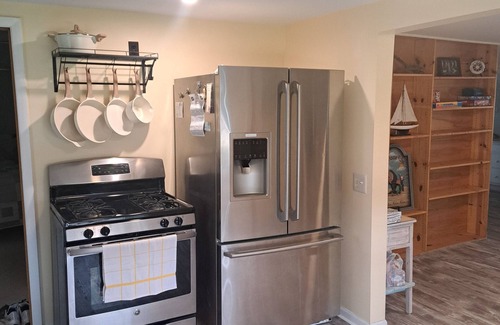 Gladwin House | Charming 2-bedroom lakefront house