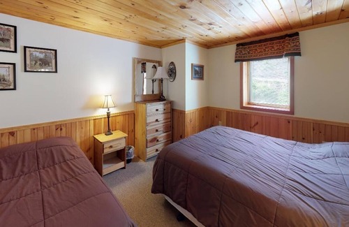 Sabinsville Cabin | Charming 2-bedroom private with AC, WiFi, hot tub, fire pit, pool table, grill