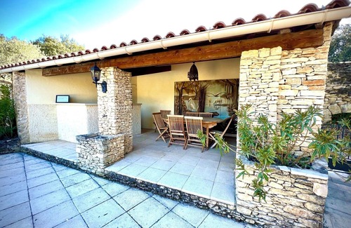 Venasque Cottage | Charming 2-bedroom Provencal Cottage in Peaceful Venasque with Heated Pool