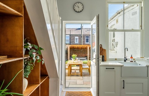 York Cottage | Charming 2-Bedroom Property with Hot Tub