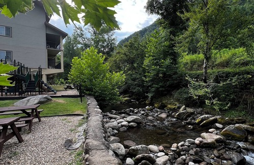 Gatlinburg Resort | Charming 2-bedroom resort with great views, 3 pools & WiFi in Gatlinburg TN