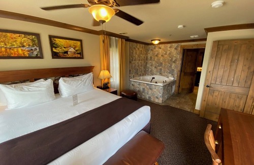 Gatlinburg Resort | Charming 2-bedroom resort in Gatlinburg with WiFi, fitness room, AC
