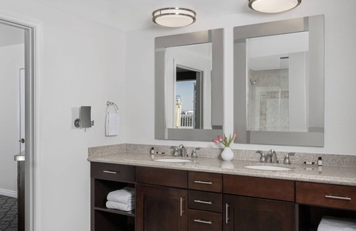 Las Vegas Resort | Charming 2-bedroom resort in brilliant Las Vegas with AC