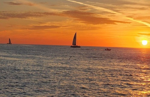 Key West Resort | Charming 2-bedroom resort with WiFi, fitness room in phenomenal Key West.