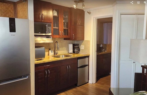 Waikiki Condo | Charming 2-bedroom separate entry condos in fabulous Honolulu with Free Parking