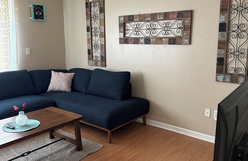 Clearwater House | Charming 2-bedroom townhome with WiFi, AC in Clearwater close to the beach.