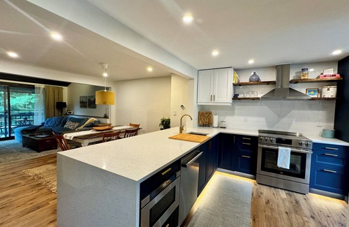 Mount Lebanon House | Charming 2-bedroom townhome in popular Pittsburgh suburb, 20 minutes to downtown