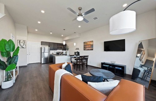 Central Arlington House | Charming 2-bedroom townhome Near AT&T Stadium in Arlington