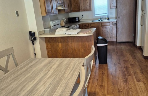 Bismarck House | Charming 2-bedroom townhome with WiFi, AC in brilliant Bismarck