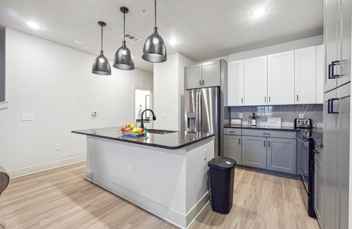Austell House | Charming 2-Bedroom Townhome in Austell close to Battery, 6 Flags + Fitness room