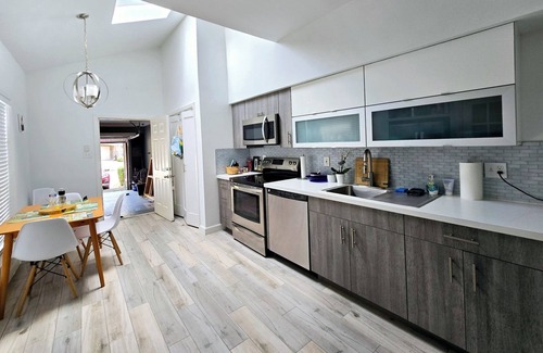 Memorial House | Charming 2-bedroom townhome in energy corridor, FULL of light